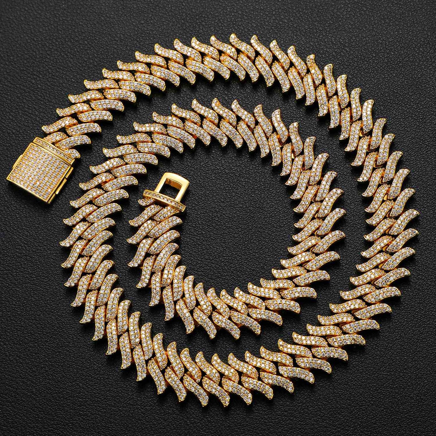Cuban Link Chain in Thorns With Moisanite Diamond