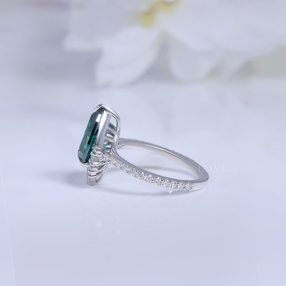 Elegant Pear-Shaped Green Gemstone Diamond Ring Diamlux Fine Jewelry